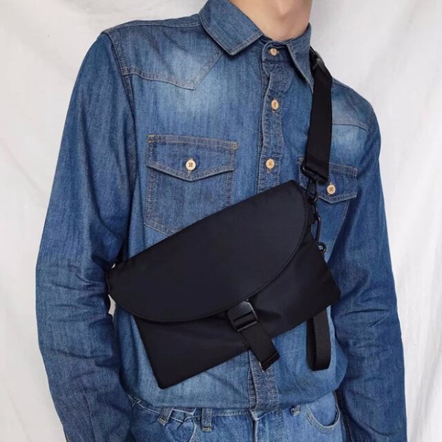 【予約販売】ショルダーバッグ シンプル メンズ ナイロン ボディバッグ スクエア ブラック 黒 斜め掛け メッセンジャー こなれ感 お洒落 韓国 トレンド