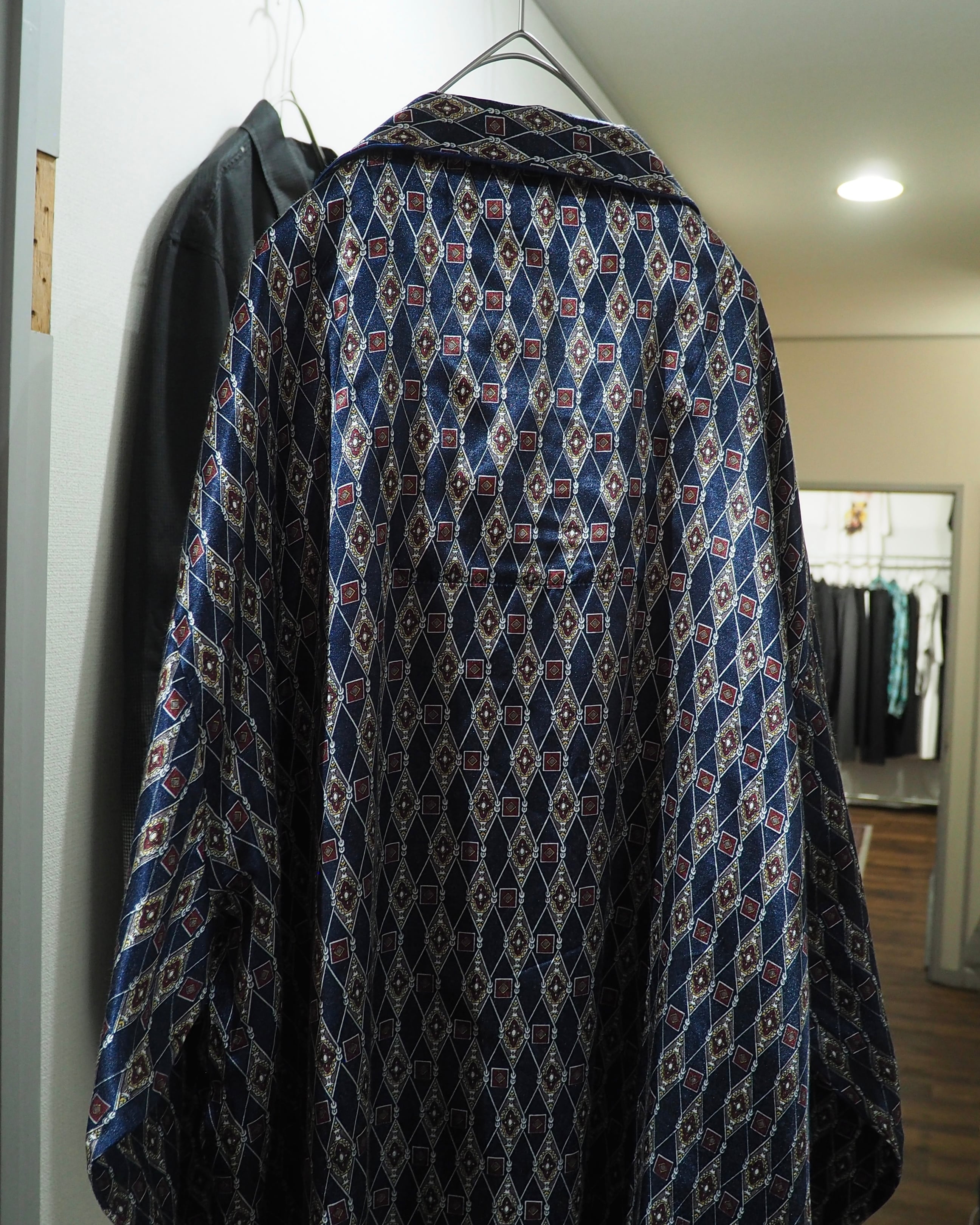 Beautiful Old Luxury Art Pattern Vintage Drape Loose Open Collar Shirt
