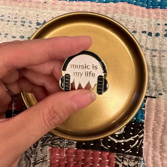 TOPANGA Jewelry music is my life Pin Brooch, music，Small Gift, Bag, Cap, Jacket，ピンブローチ　ミュージック　音楽　ヘッドホン　
