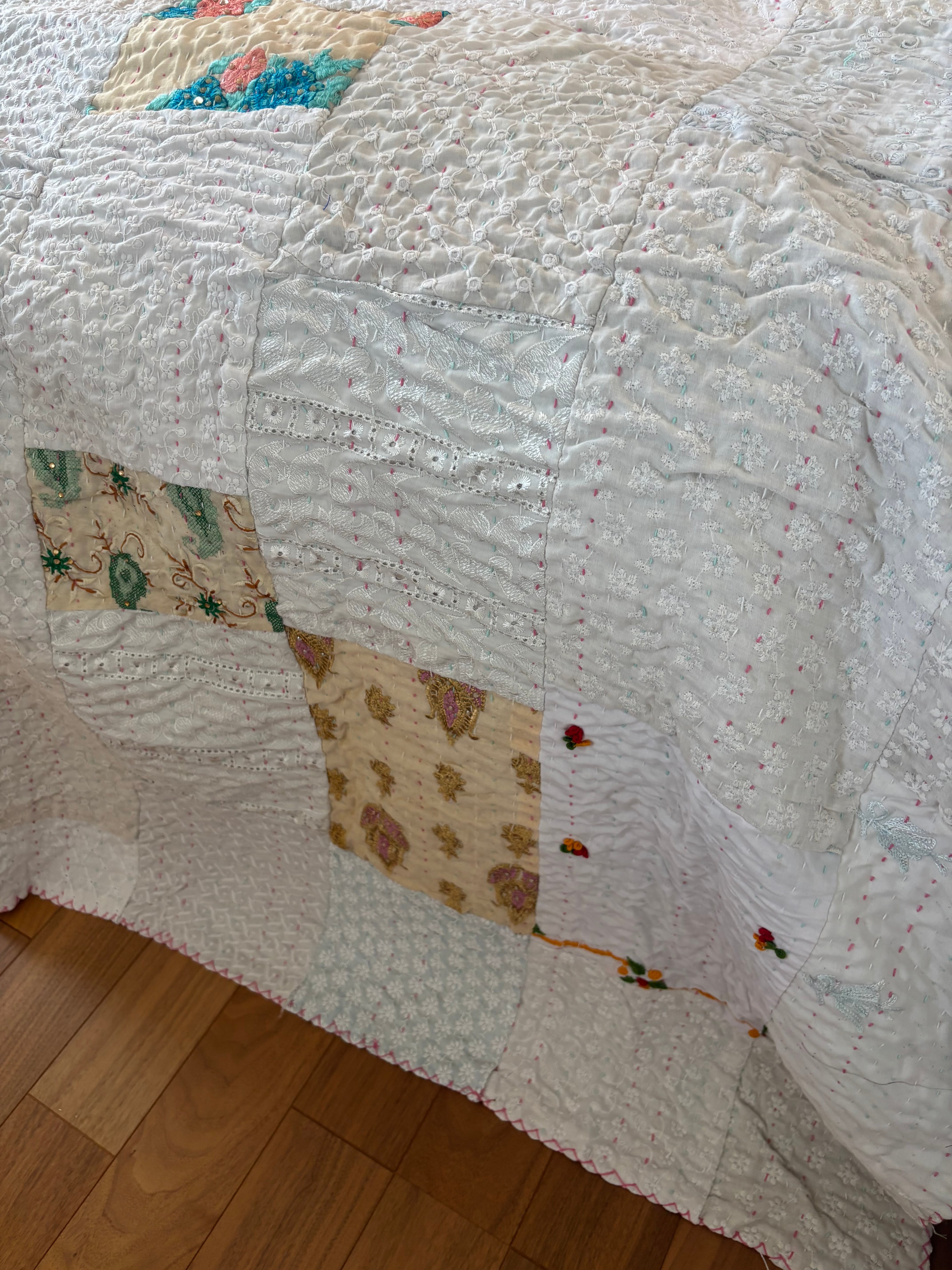 L】アイボリー カンバディアキルト(ダブルサイズ) インド刺繍パッチ