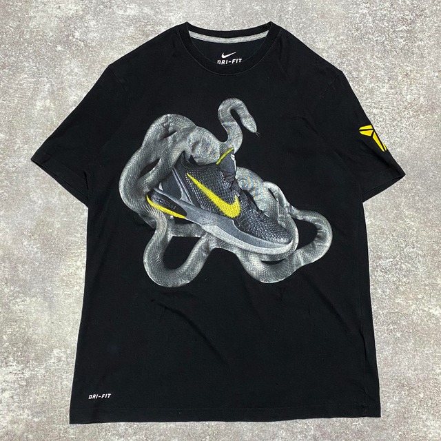 コービー・ブライアント Nike Zoom Kobe 6 ブラックマンバ Tシャツ NIKE