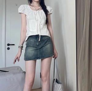 レディース トップス シャツ ブラウス 半袖 パフスリーブ Uネック 襟なし リボン 前開き かわいい シンプル おしゃれ ガーリー 存在感 ラブリー キュート ロリータ プリンセス ベーシック カントリー ロマンティック ナチュラル 無地 春 夏 秋 ロングシーズン デート お出かけ 旅行 女子会 休日 ショッピング コンサート ライブ お花見 カフェ ピクニック ランチ プレゼント プチプラ 普段使い 着回し モテ 清楚 インスタ映え 定番 S M 白 ホワイト カーキ ベーシックカラー 春カラー