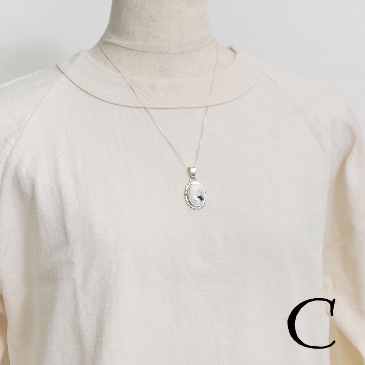 【INDIAN JEWELRY インディアンジュエリー】Navajo WHITE BUFFALO pendant Nila Johnson ナバホ ホワイトバッファローペンダント ニラ・ジョンソン作