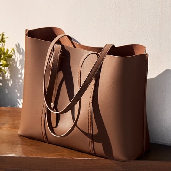 ♪COCOCEUX GOLD 牛革　3ウエイトートバック（肩紐あり） COCOCELUX GOLD ﾀﾞｲﾔﾓﾝﾄﾞﾚｻﾞｰ ﾏﾙﾁ3WAYﾊﾞｯｸﾞ ﾎﾟｰﾁ付き | material