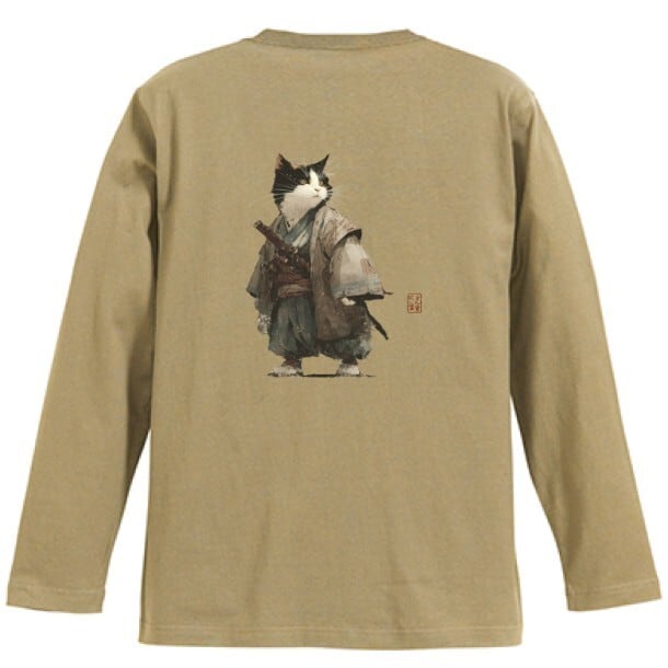 斜陽に立つ猫武士 – 墨絵風 ロングTシャツ リブなし/ Cat Samurai