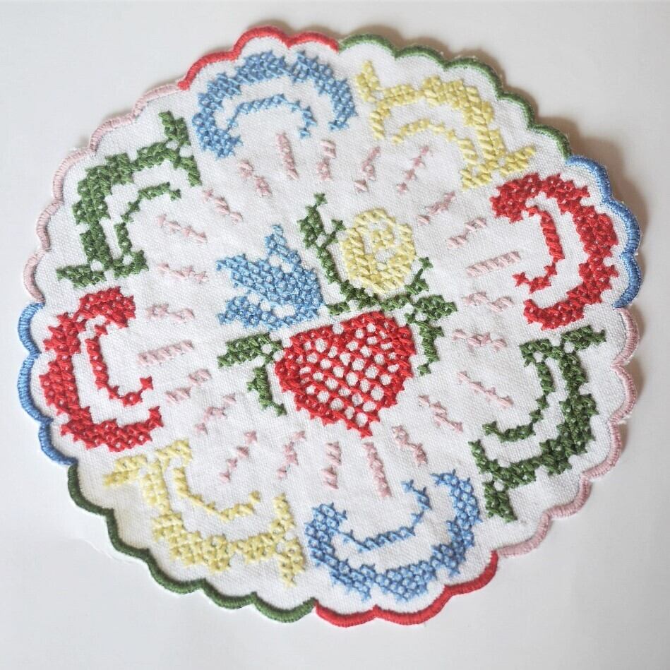 ハート刺繍のドイリー クロスステッチ
