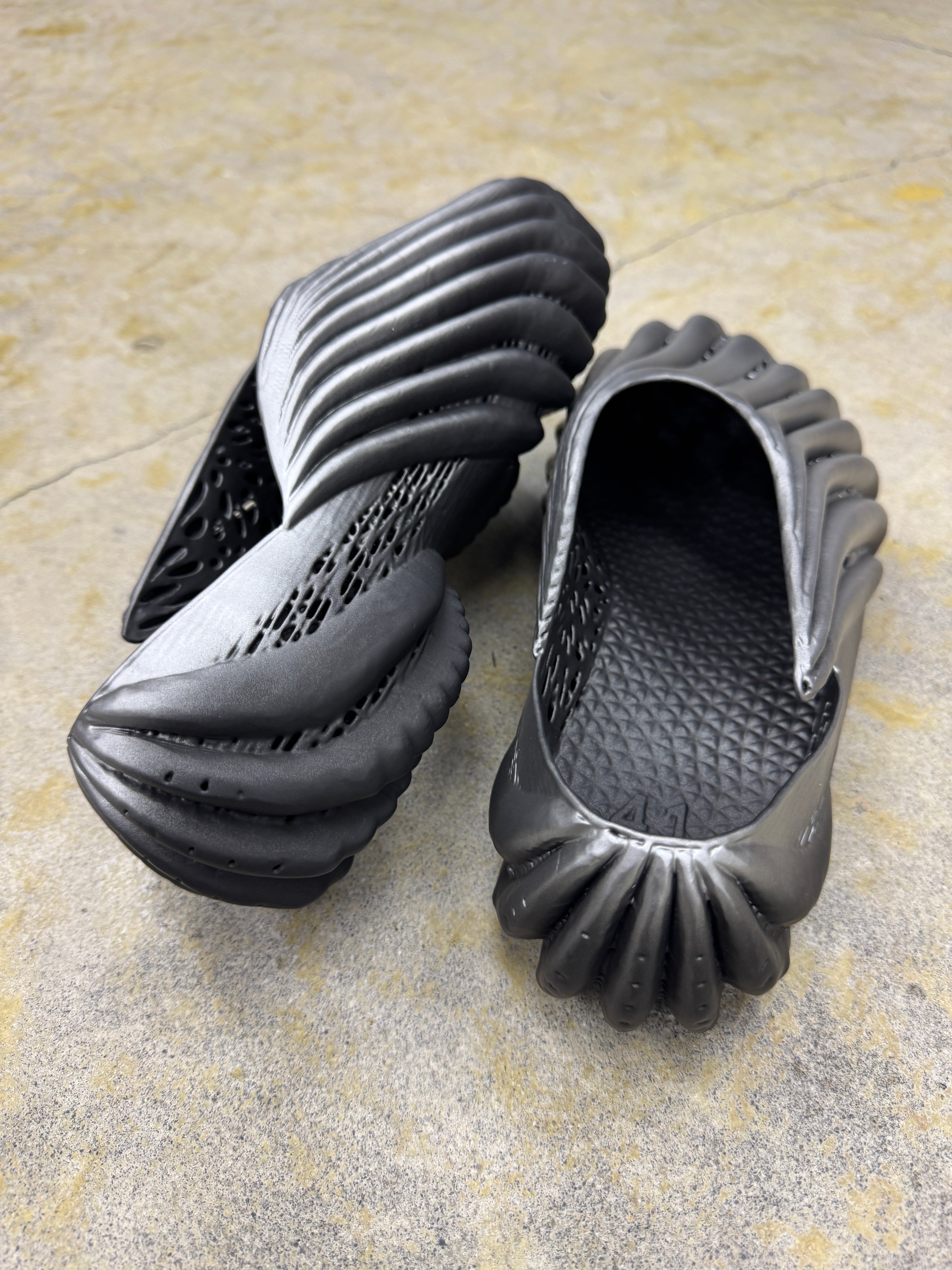 ALIVEFORM | ARMIS SLIDE | NICKEL GRAIDENT | HOWDAY