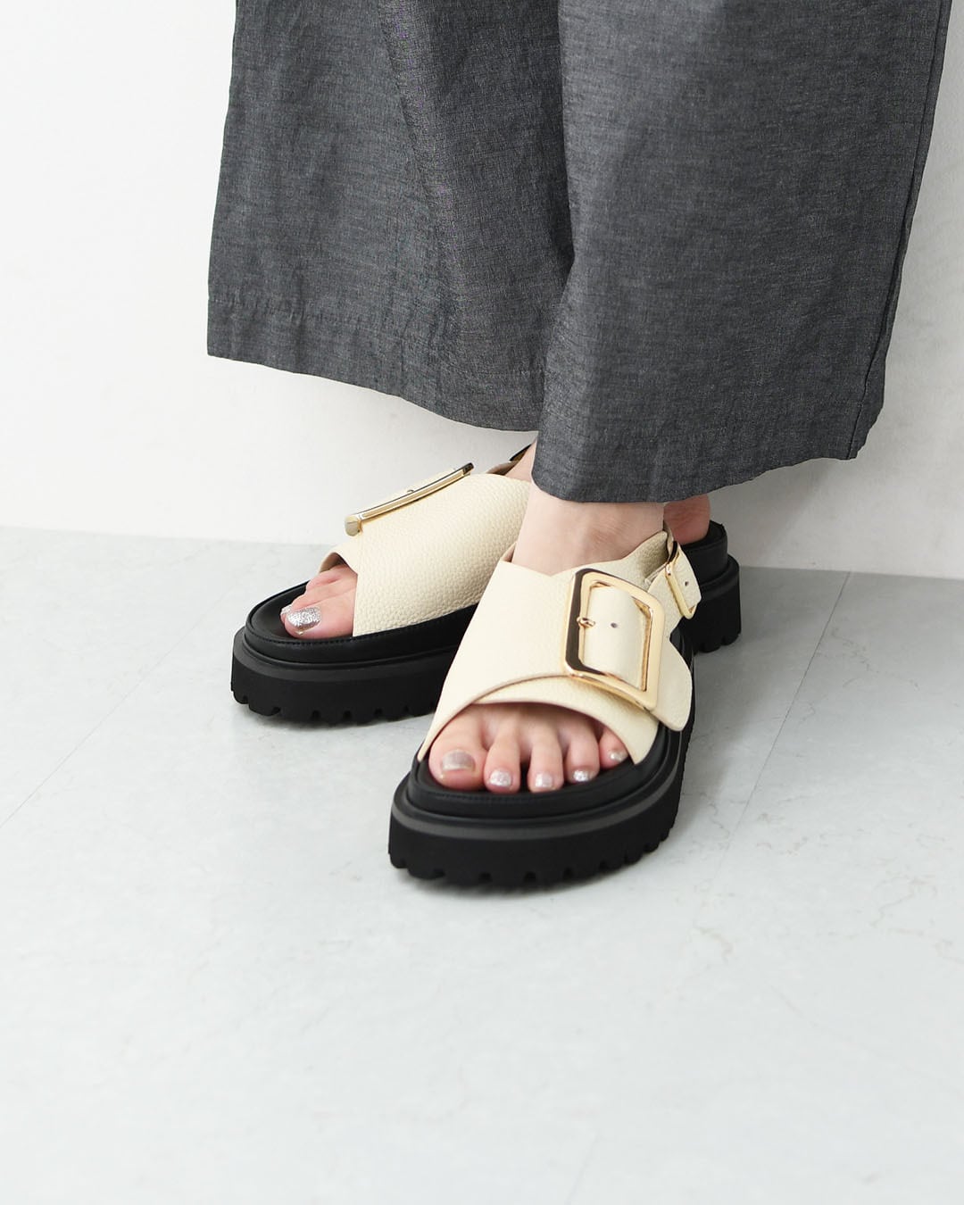 MOHI [モヒ] Grain Leather BIG Buckle Strap Platform Sandals [2024