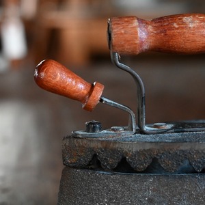 Iron / アイロン〈ブックエンド・店舗什器・ディスプレイ・アンティーク・ヴィンテージ〉114036