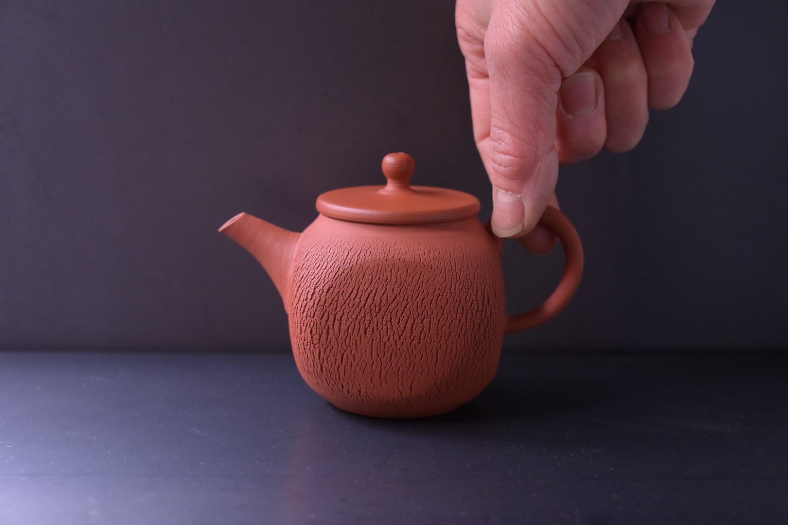 伊藤成二 嵐絞り 朱泥四角茶壷 | 鎌倉倶楽部 茶寮