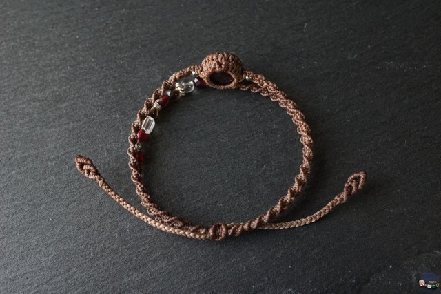 【15㎝サイズ固定1点物】ダブル4条スター入り☆スターガーネットの二重マクラメブレスレット