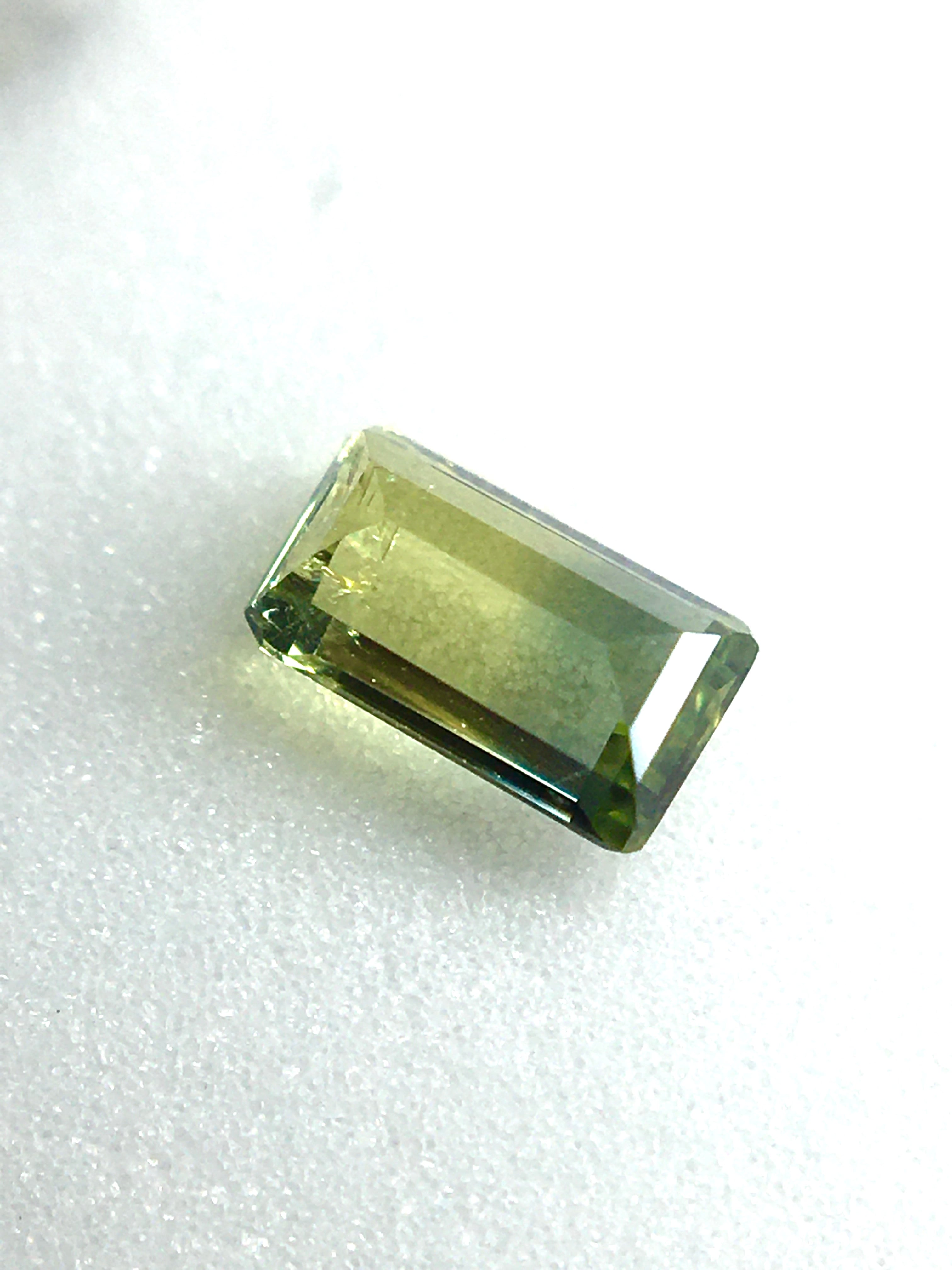 溶け合うイエローとグリーン 0.25ct 希少石 天然 バイカラーサファイア