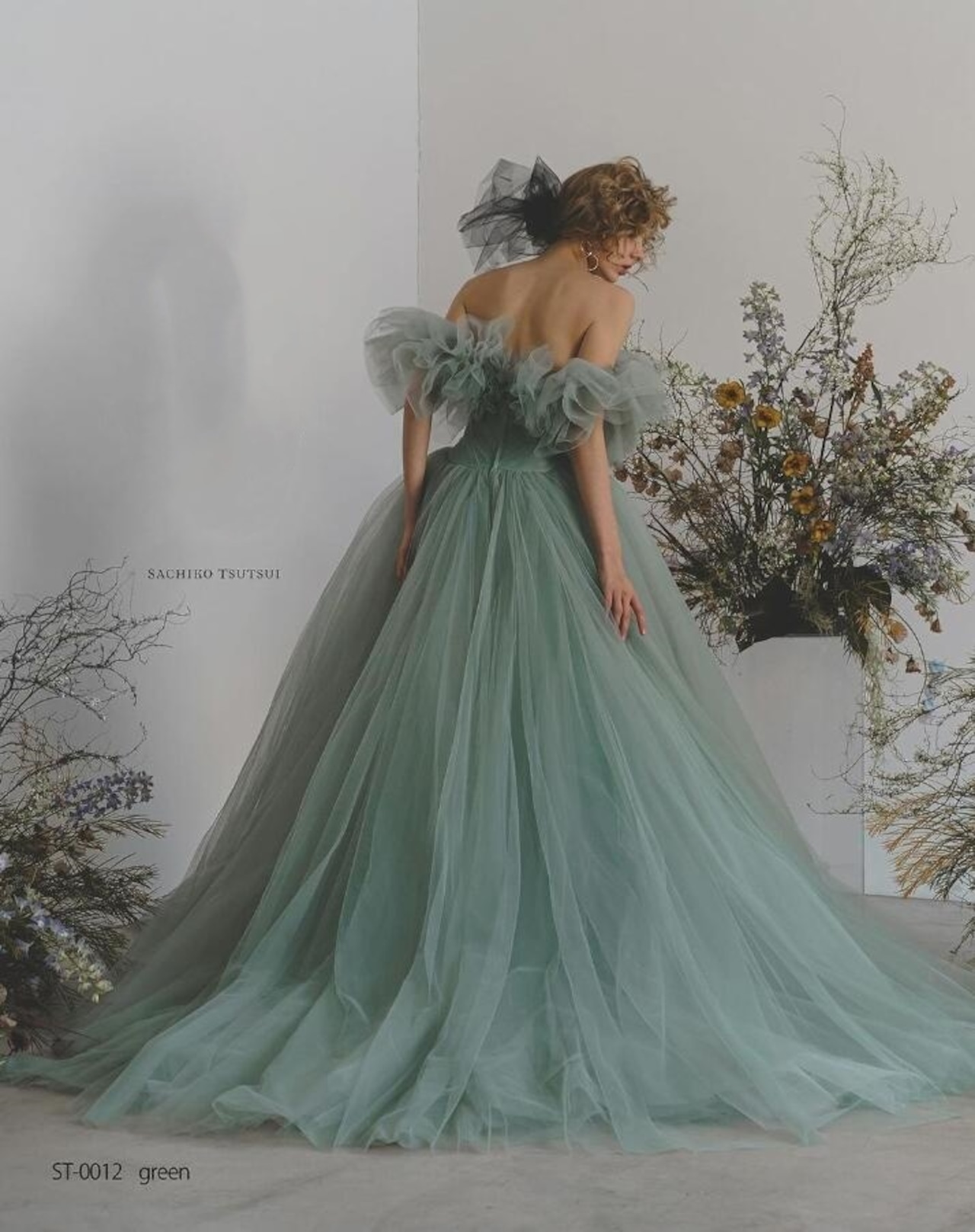 カラードレス グリーン 取り外しオフショルダー ふわふわドレス 抜群の  
