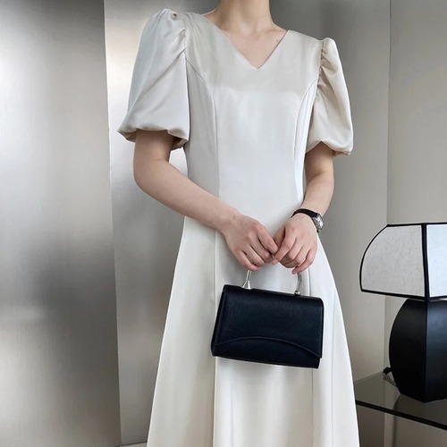 Vネックサテンシックドレス［Black,Champagne］