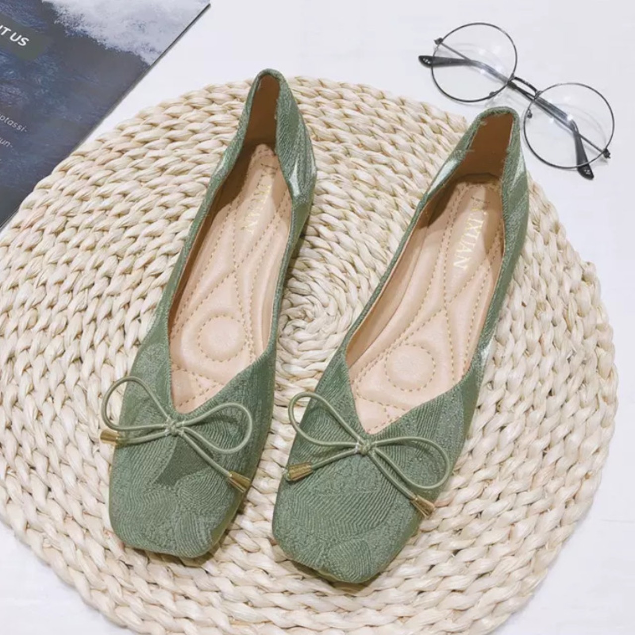 スクエアトゥリボンパンプス W10046