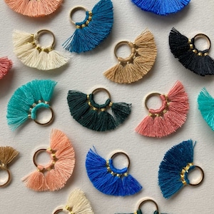 〈再入荷〉ラウンドフープ付タッセルチャームパック(2p)