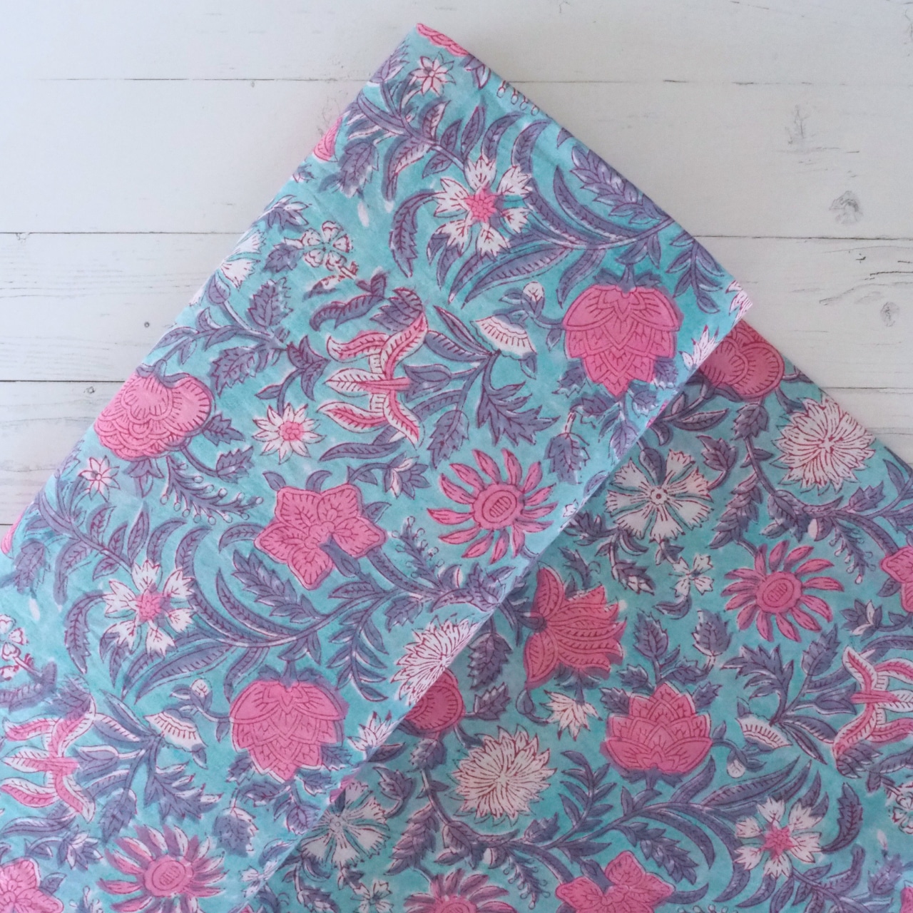 ブロックプリント生地【50cm単位】インド綿 花柄 水色×ピンク #38977-BL1