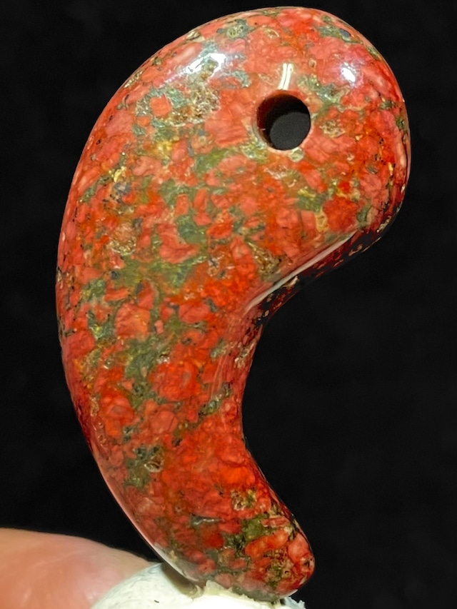 1) 超ゼロ磁場パワー！「蓮花山ゼロ磁場」無限大♾️勾玉(レッド)