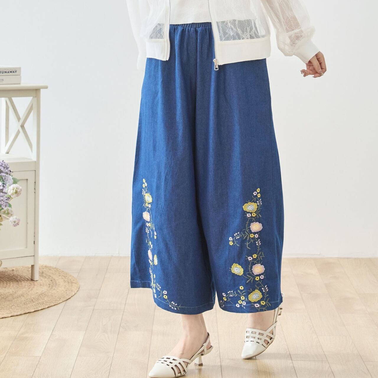 新作][TRUBE]フラワー刺繍フレアパンツ ワイドパンツ デニム 花 体型