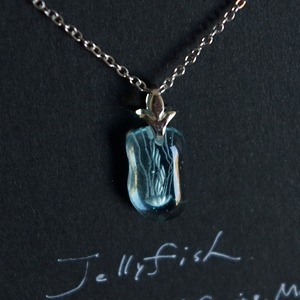 Jellyfish │ シーグラスインタリオのペンダント