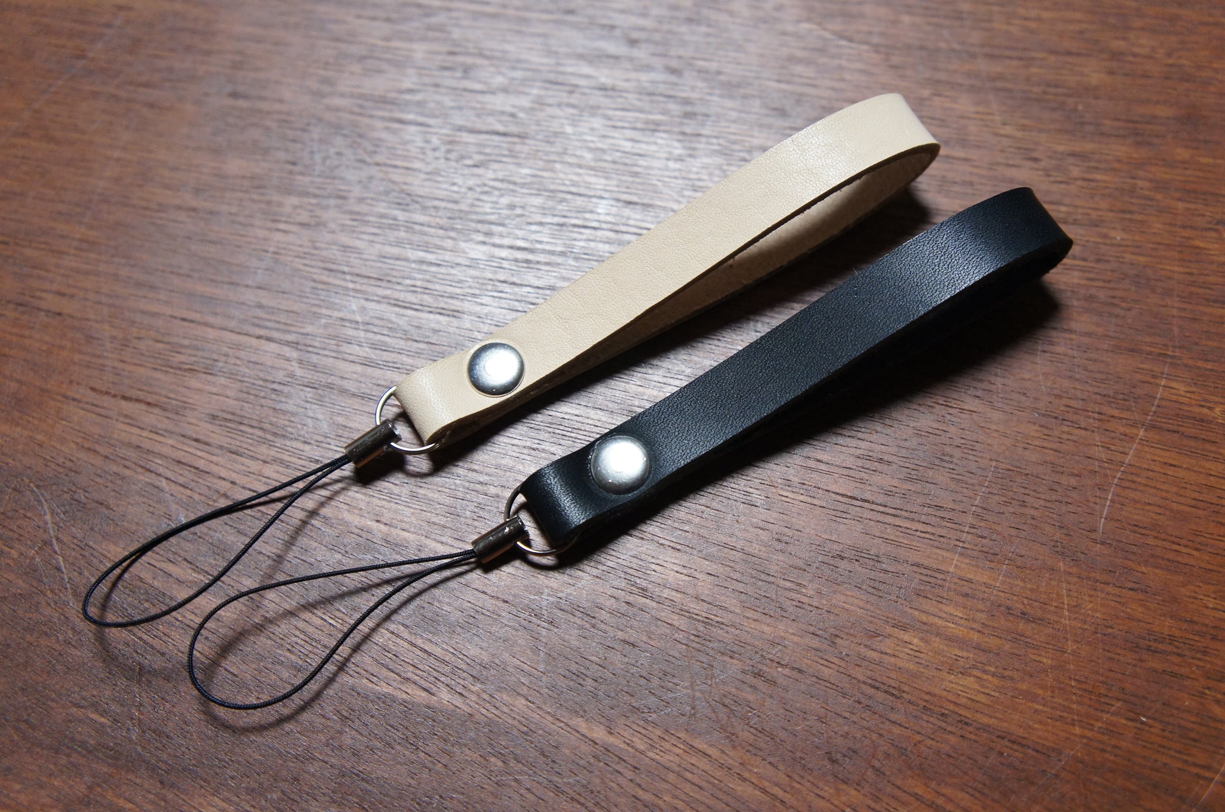 BOSSA ヌメ革製 シンプル携帯ストラップ スマホストラップ 本革製