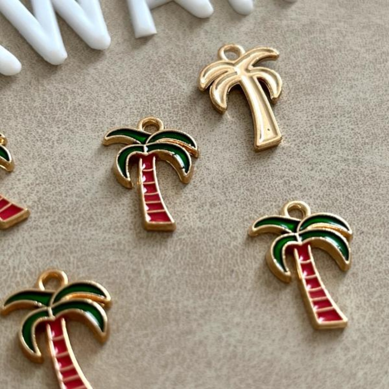 【2個】エナメルミニパームツリーチャーム/ヤシの木/椰子/ハワイ/アクセサリーパーツ
