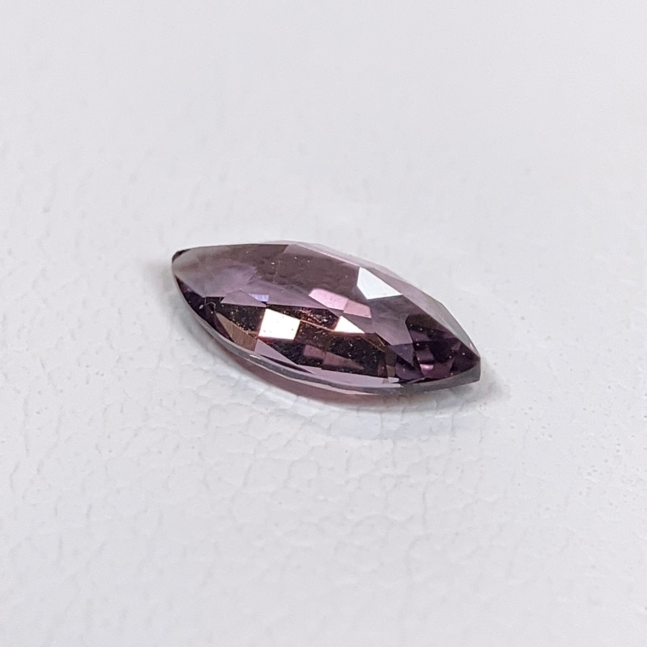 スピネル マーキスカット ルース 0.40ct 紫系 約7mm×3.5mm r-0656