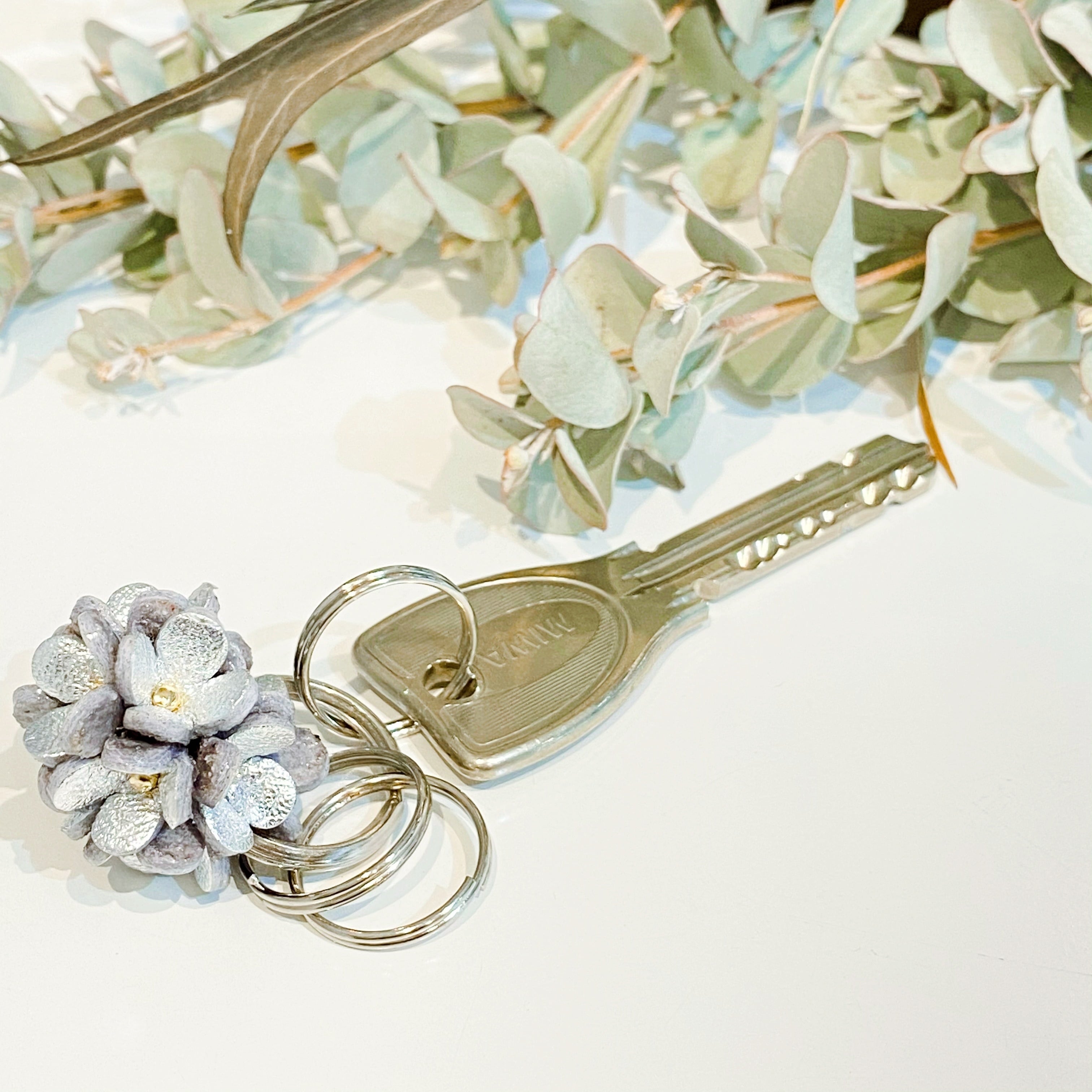 カランコエ花のキーホルダー(花色シルバー) | Allamanda-leather