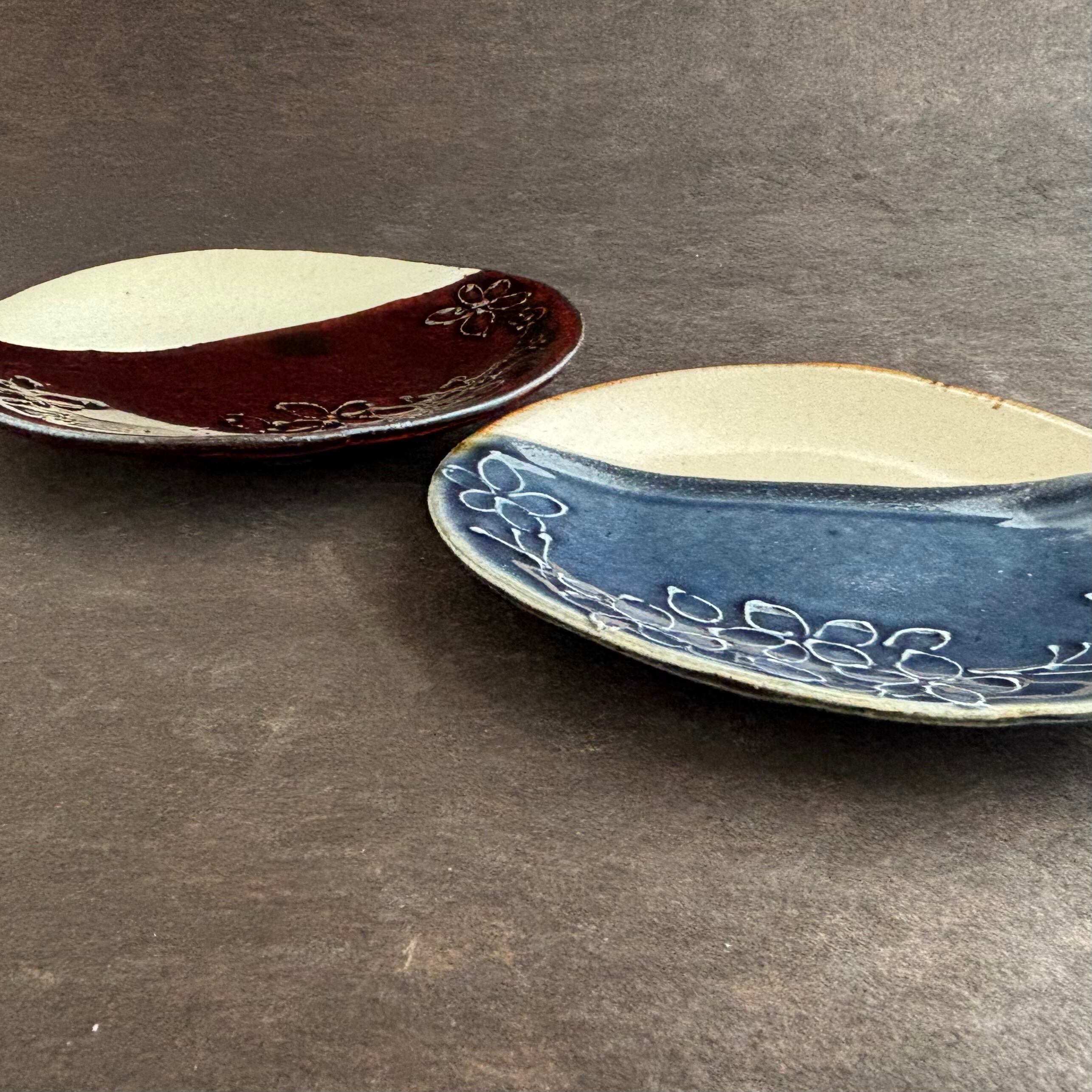 土和のルリエフ　おにぎり小皿(受皿) 飴　藍