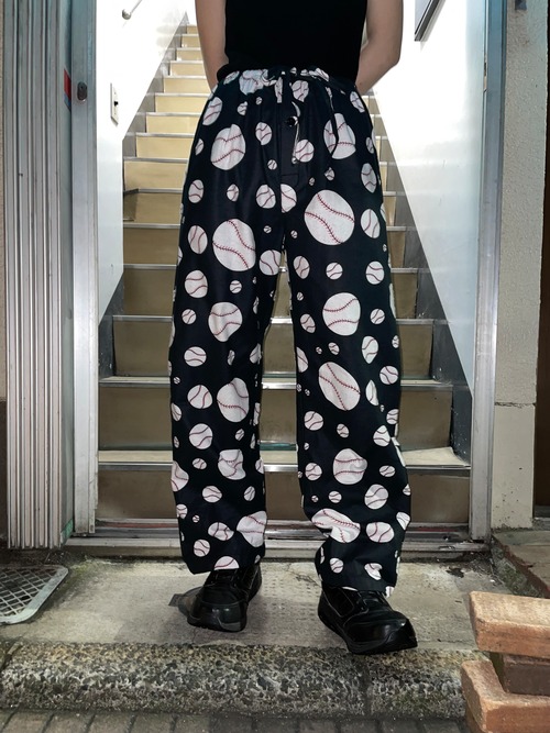 野球ボール柄パンツ