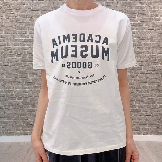 ロゴプリントTシャツ