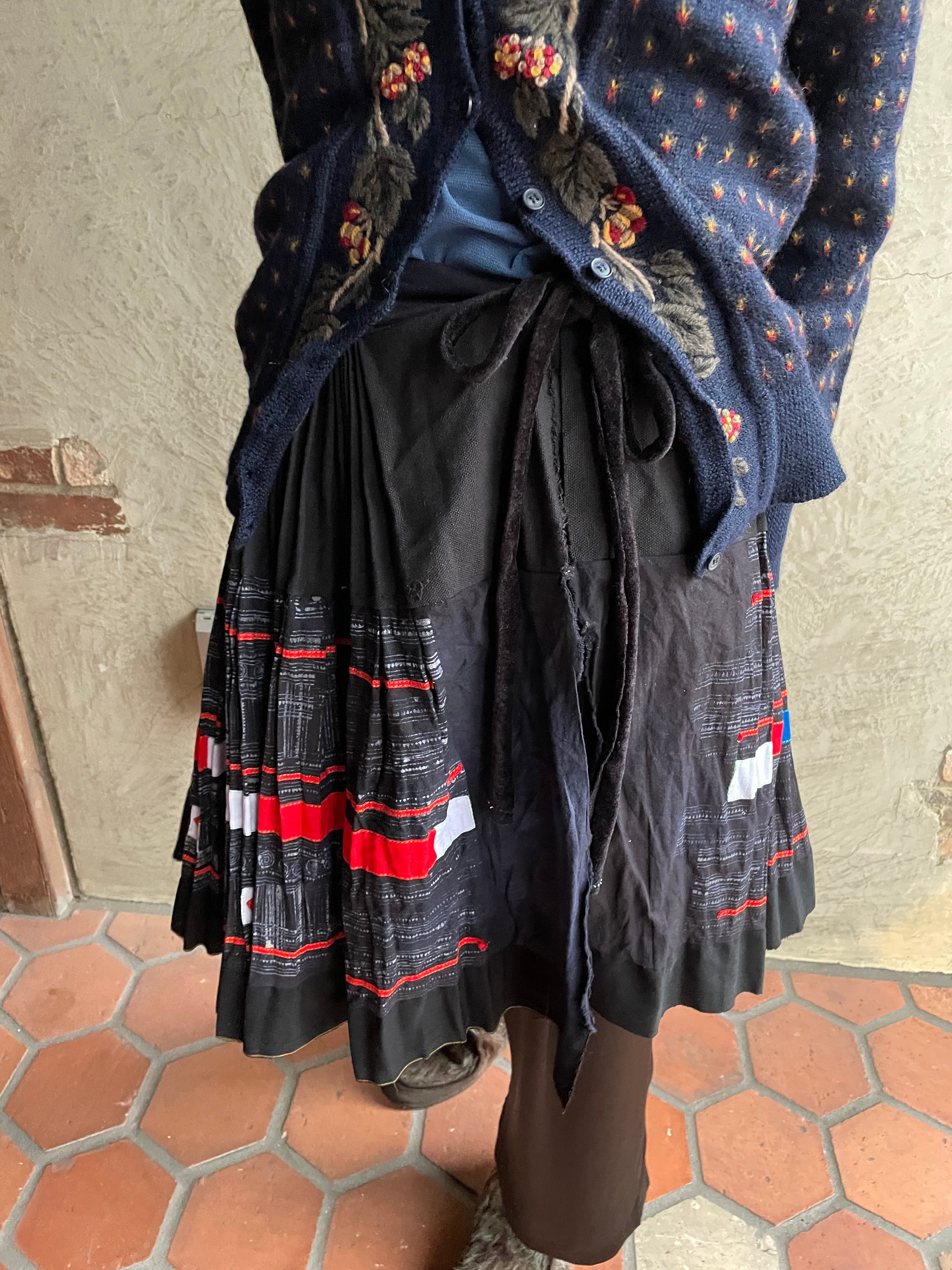 vintage Hmong batik Wrap skirt ヴィンテージ モン族 バティック ラップ スカート | DIGNITY powered  by BASE