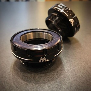 White Industries [BSA 30mm Bottom Bracket / Black] セラミック