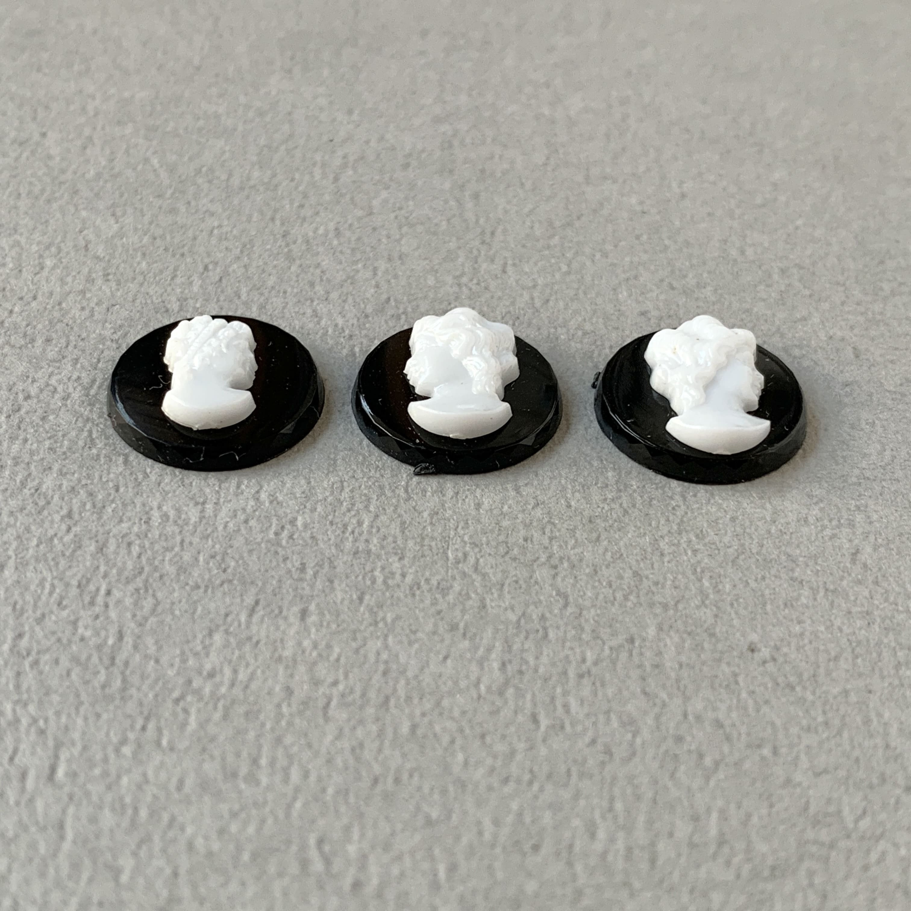 再入荷〉ドイツヴィンテージ アクリルカメオL（ラウンド黒15mm） | Dua