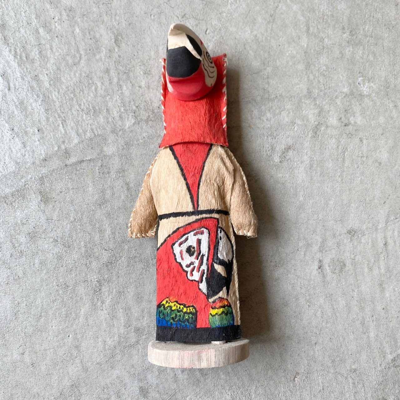 フォークアート 仮面の人形 インコ 赤