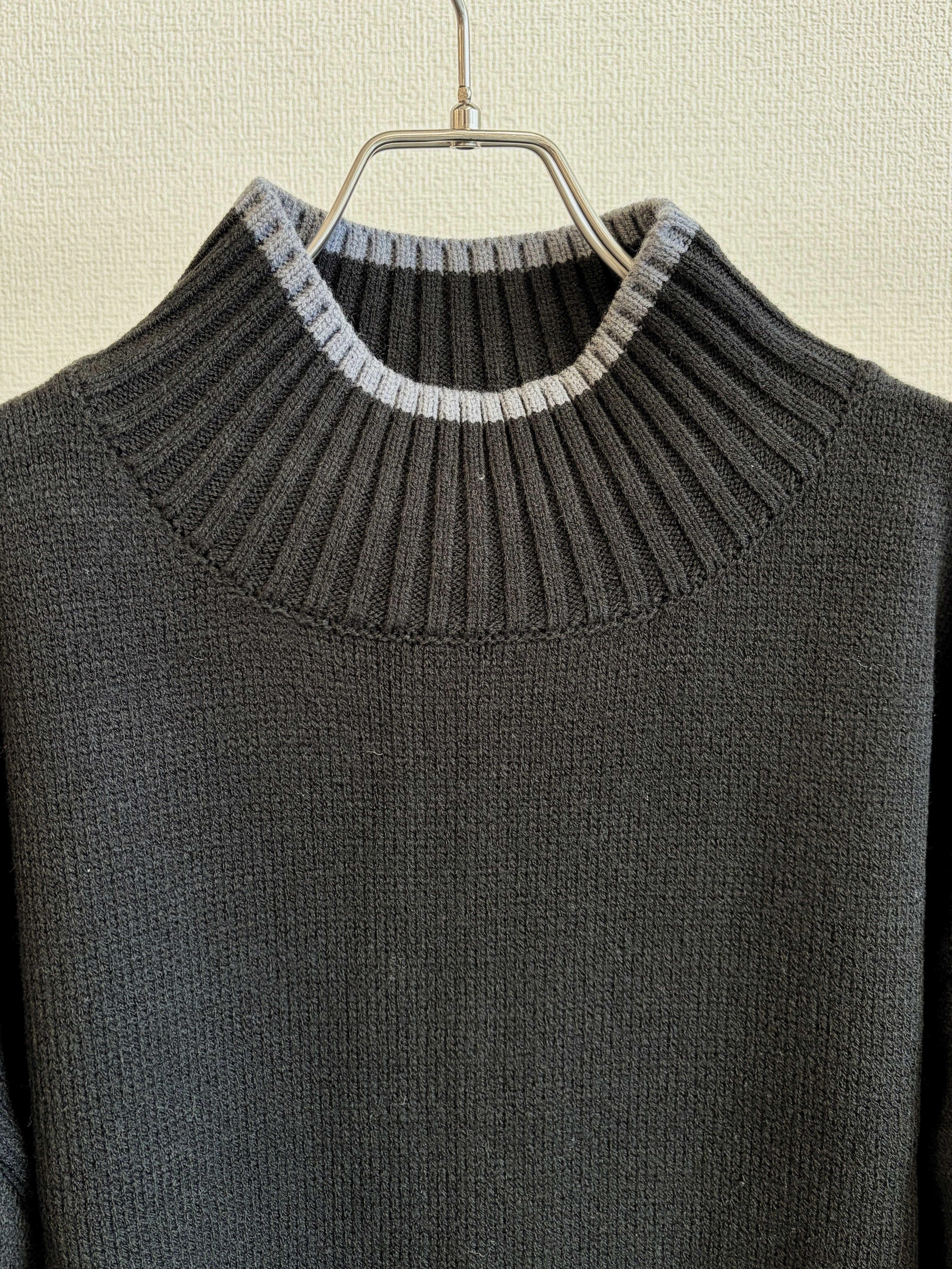 N°9286!】バックスリットトリミングハイネックニット（9212-57017