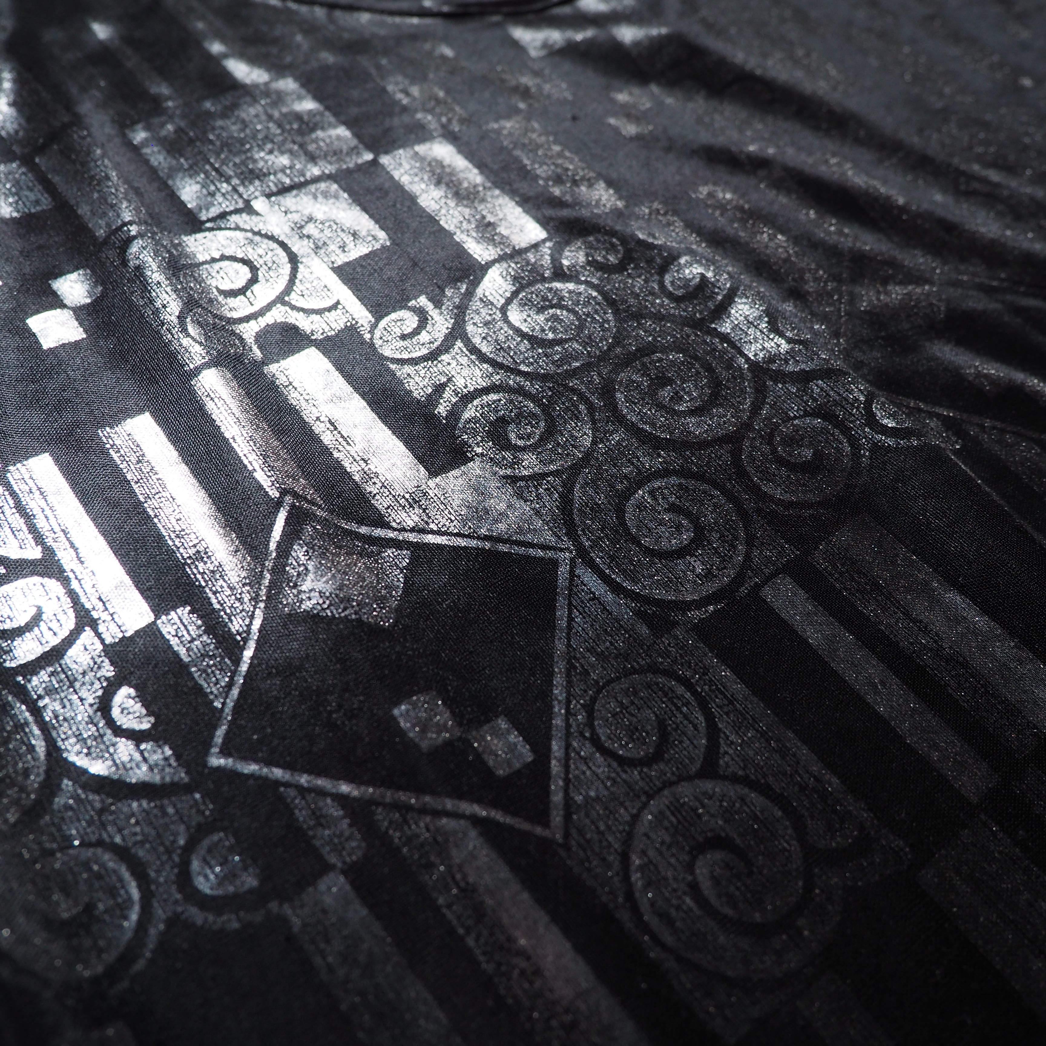 1990s Black mode contemporary art printed vintage drape SS Tee