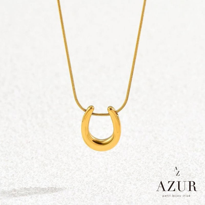 ホースシューネックレス