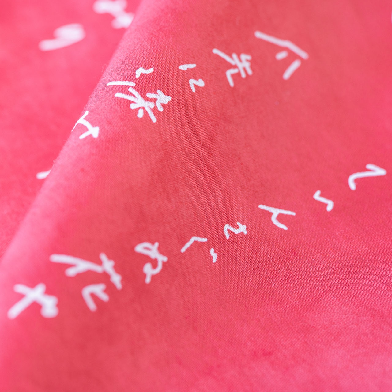 季節の草花で染める "てぃんさぐぬ花"スカーフ - 赤 -