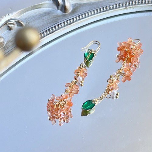 金木犀のロングアシンメトリーピアス　イヤリング