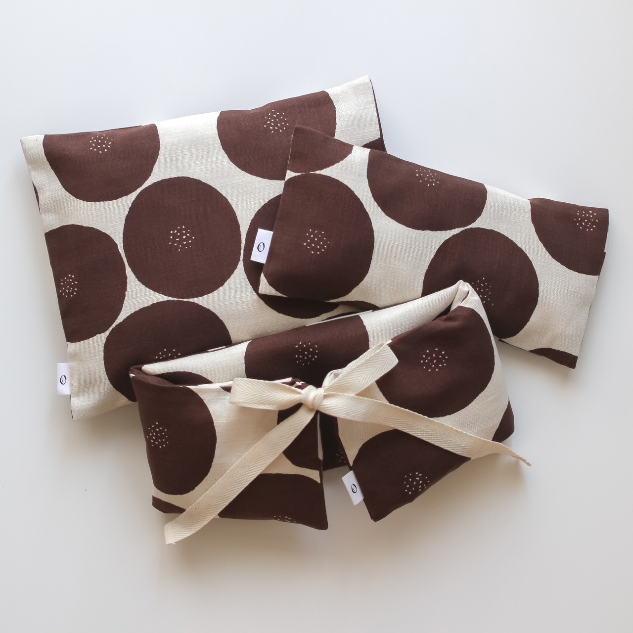 再販《アイピロー／首・肩用／大判》米ぬか・玄米カイロ（選べるハーブ）あんぱん柄 カバー付