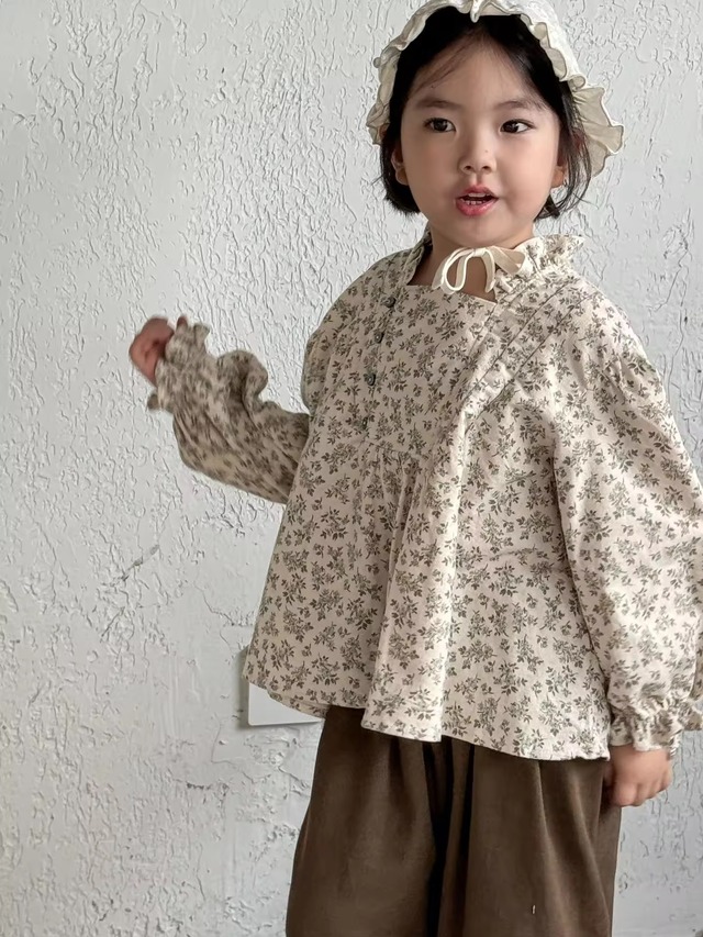 【取寄】淡色花柄のフリルトップス