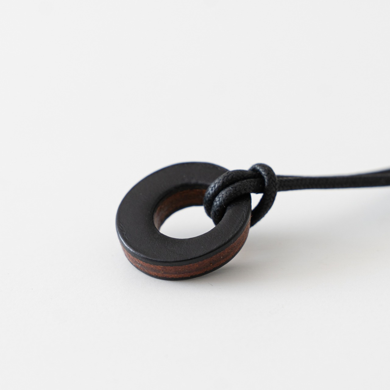 積み革のネックレス Buttero Black