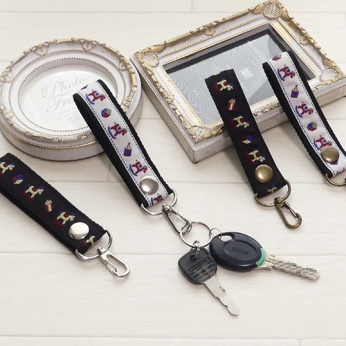 キーフックストラップ 木馬柄