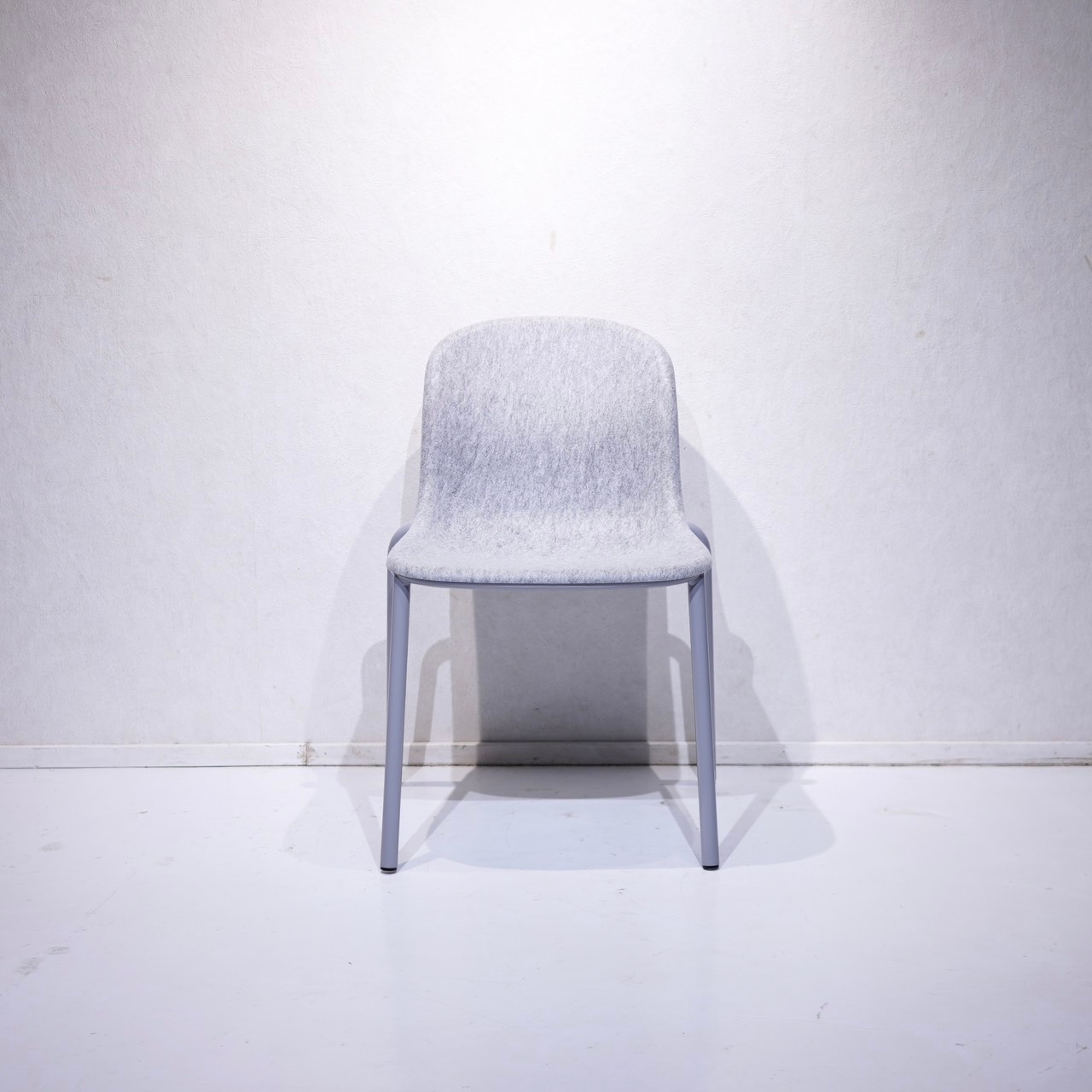DeVorm デフォルム LJ2 PET Felt Stack Chair ダイニングチェア アームレス チェア 椅子 モダン ミニマル 北欧