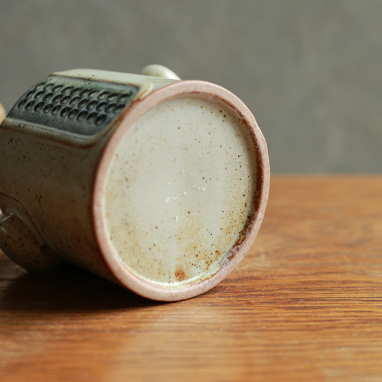 ひょうきんな女王様の小物入れ 2