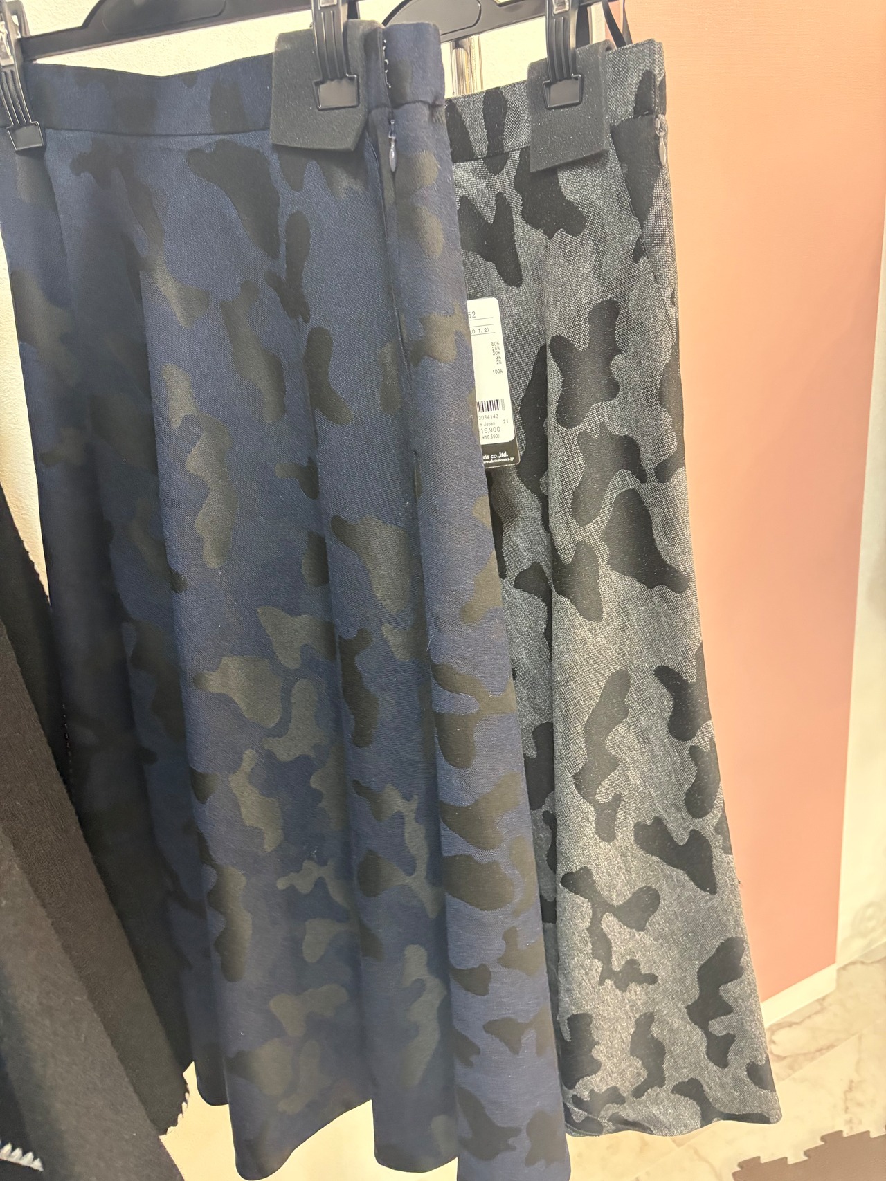 les ague ジャガードカモフラスカート