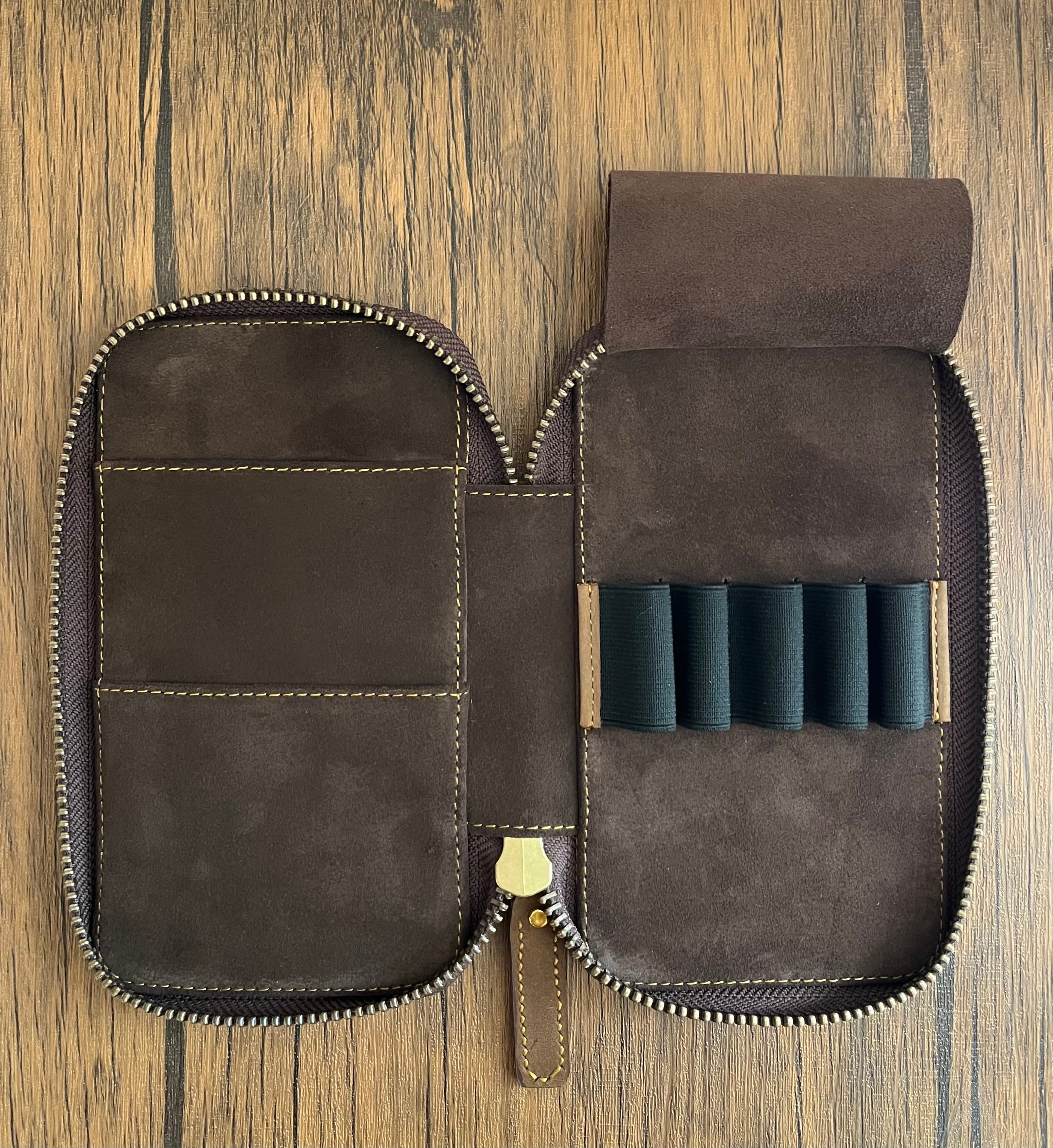 バハギア ペンケース ラウンドジップ型 5本挿 クレイジーホース