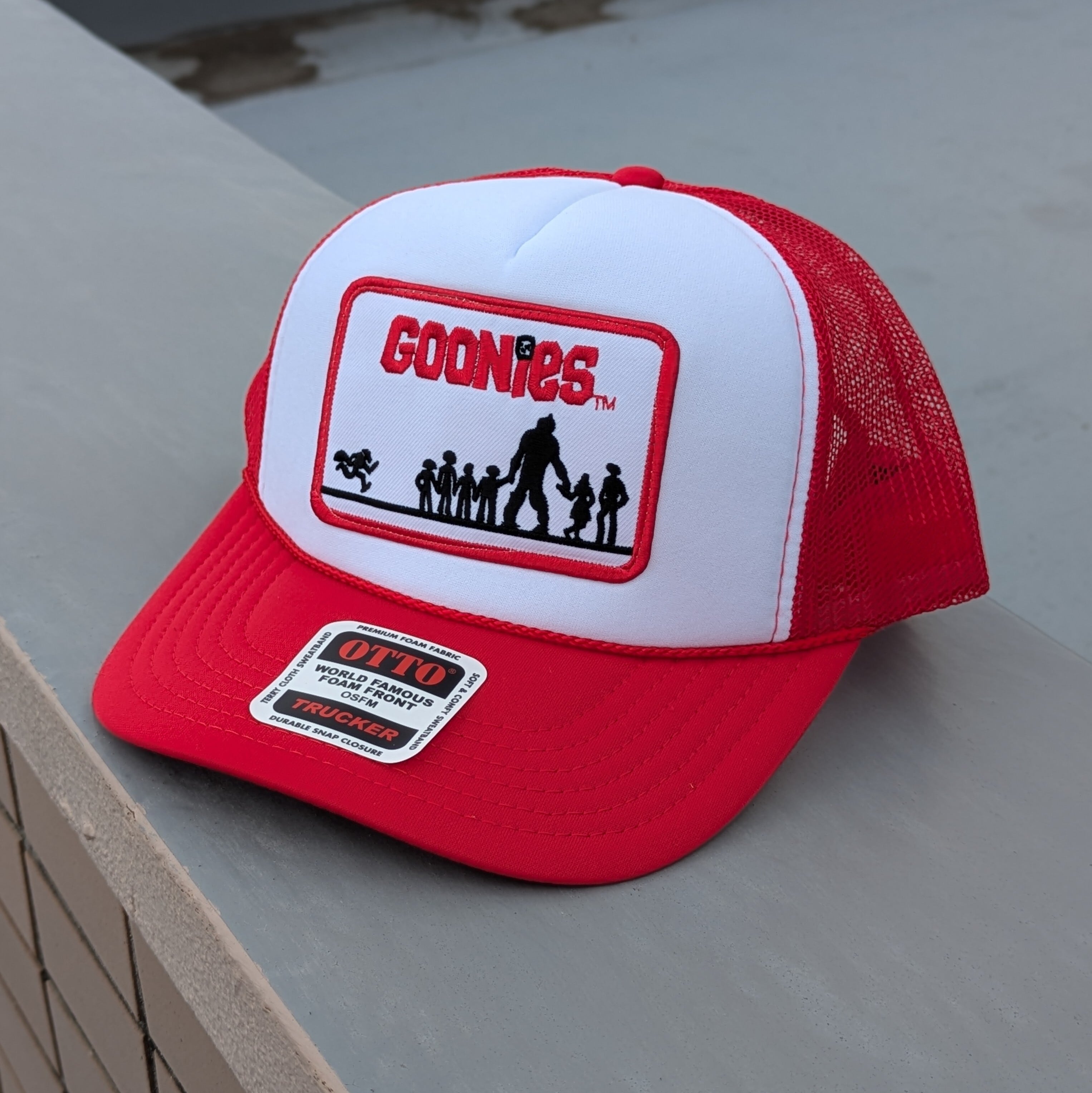 【 OTTO CAP オットーキャップ 】 『 The Goonies グーニーズ 』 トラッカーキャップ/ メッシュキャップ / RED 〚アメリカン雑貨 アメトイ〛