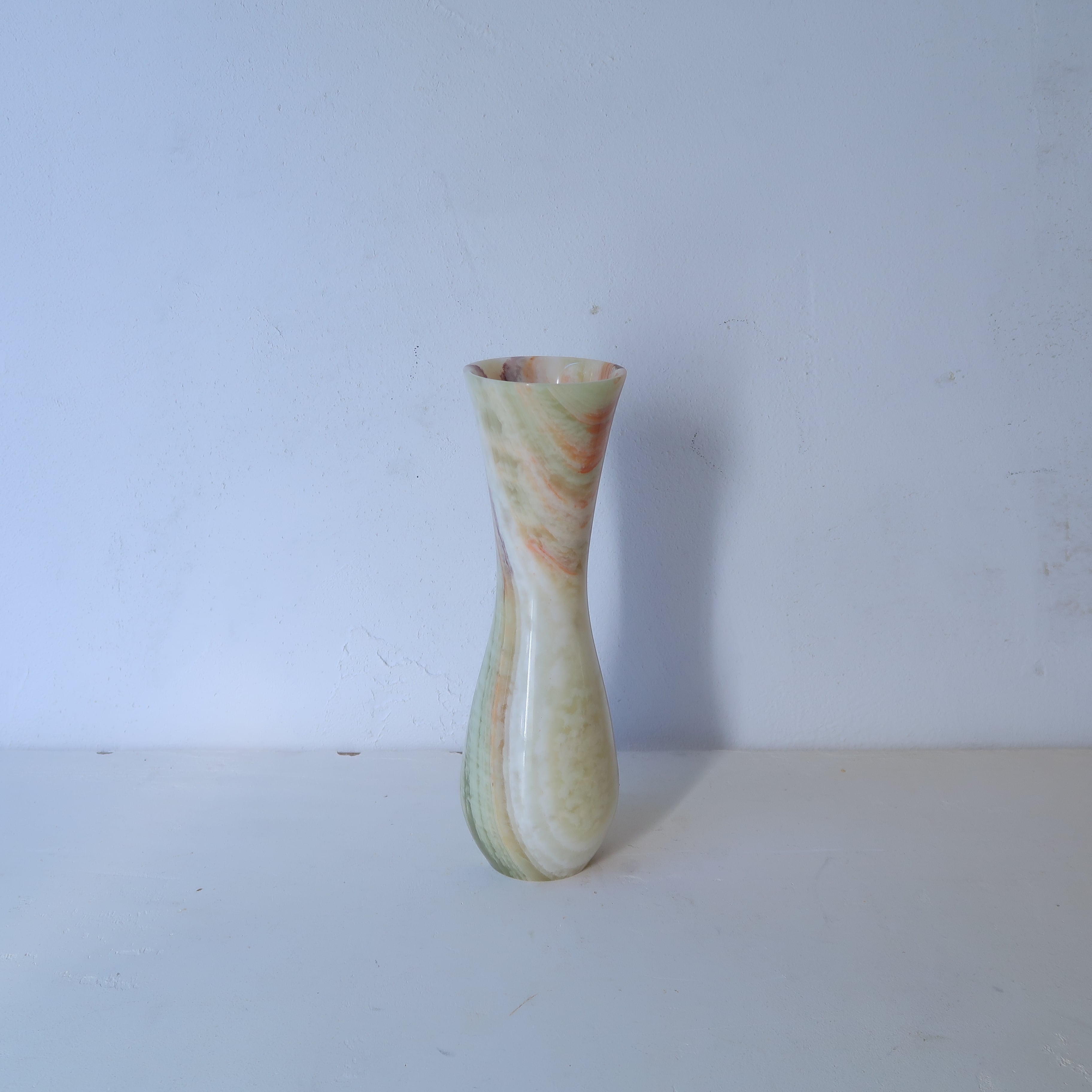 グリーンとホワイトの石の花瓶 | SUISUI